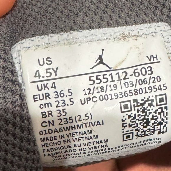 Jordan 1s - Picture 4 of 4